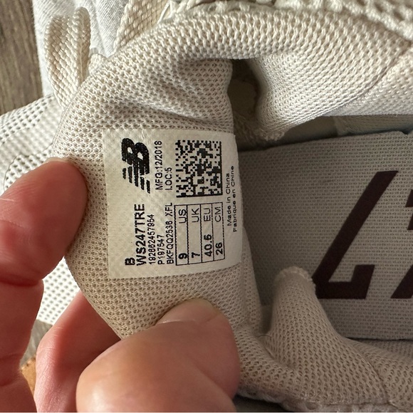 Women’s New Balance Sneaker | Cream and Maroon | Size 9 - Picture 5 of 6